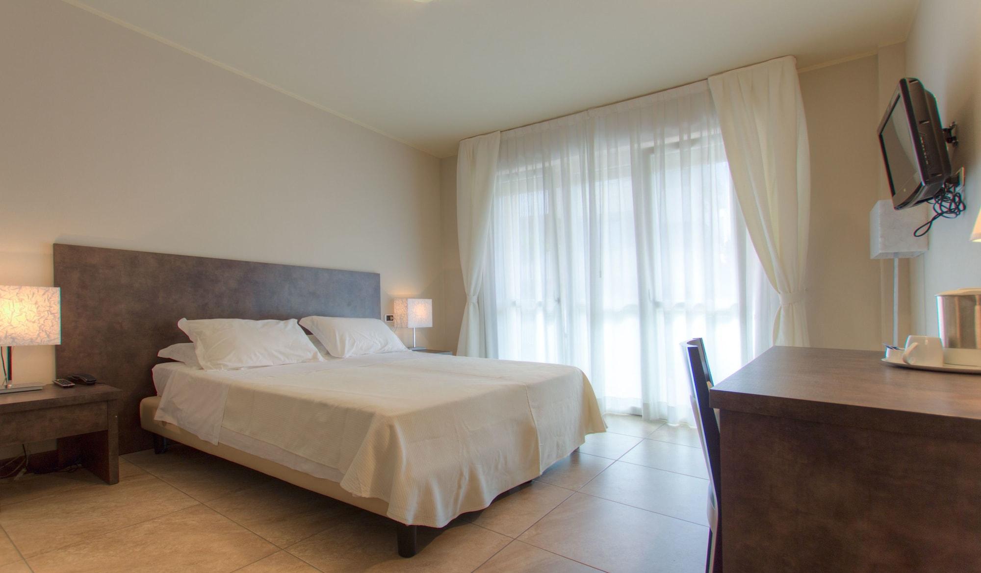 Hotel Kent Milano Marittima Bagian luar foto