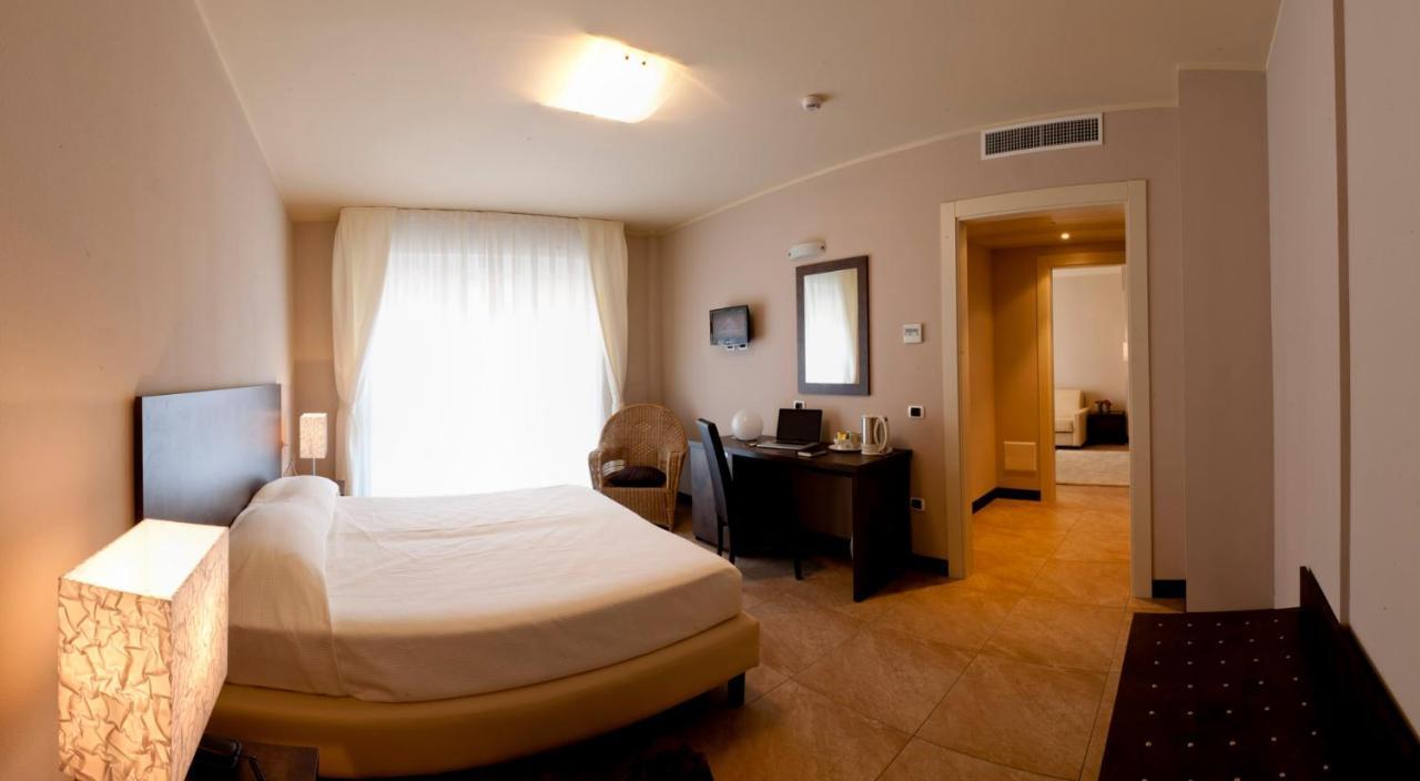 Hotel Kent Milano Marittima Bagian luar foto