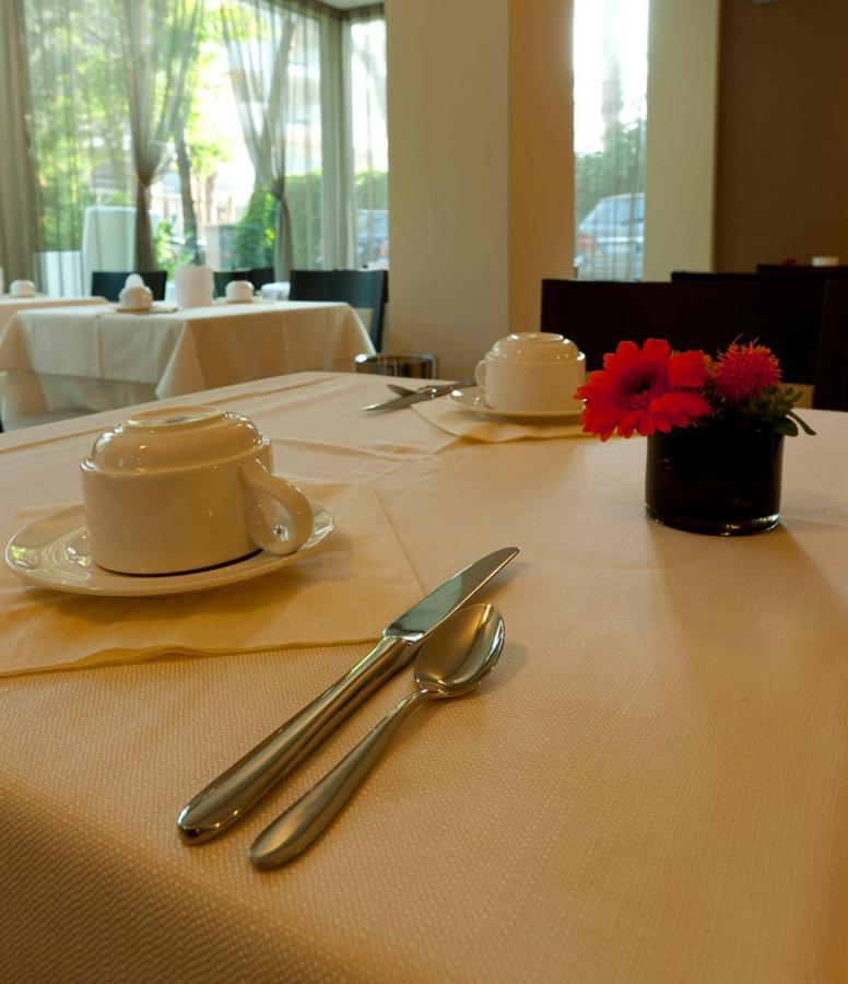 Hotel Kent Milano Marittima Bagian luar foto